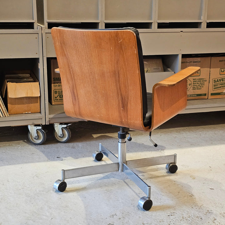 Kevi Swivel Office Armchair