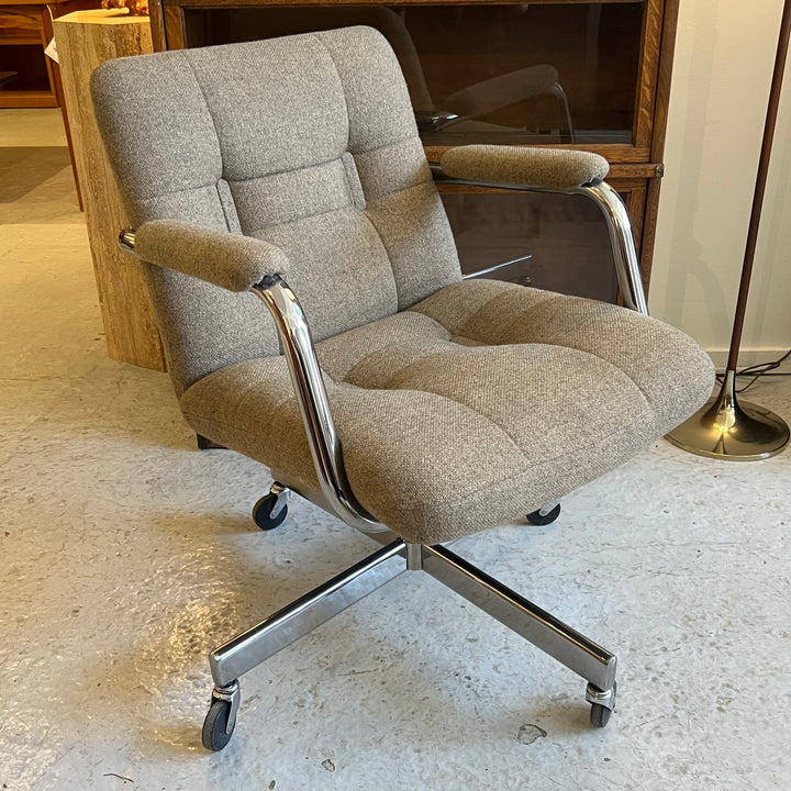 1980s Chromecraft Swivel Armchair w/Buff Fabric