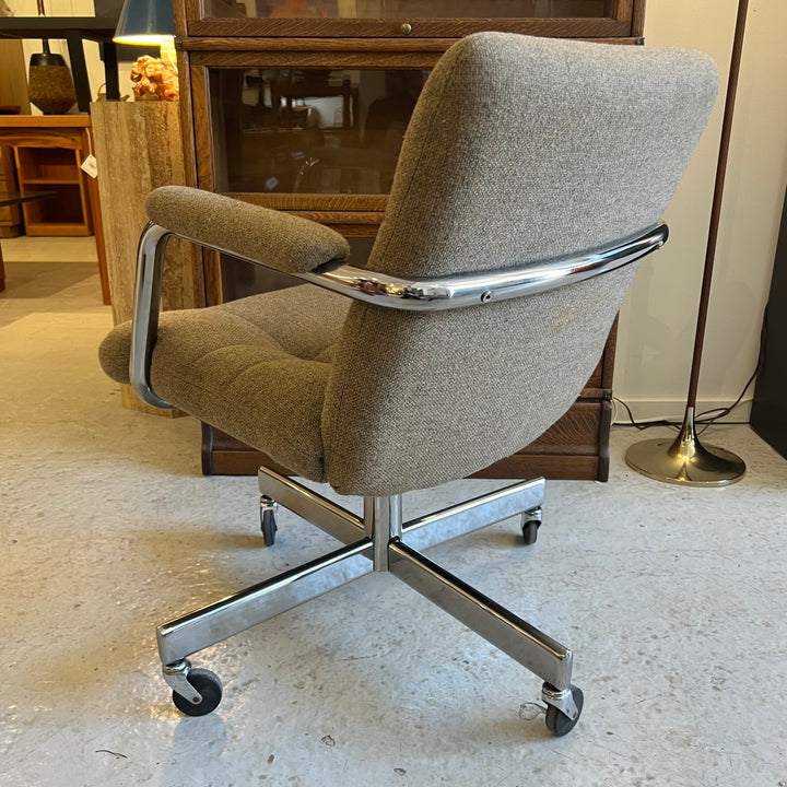 1980s Chromecraft Swivel Armchair w/Buff Fabric